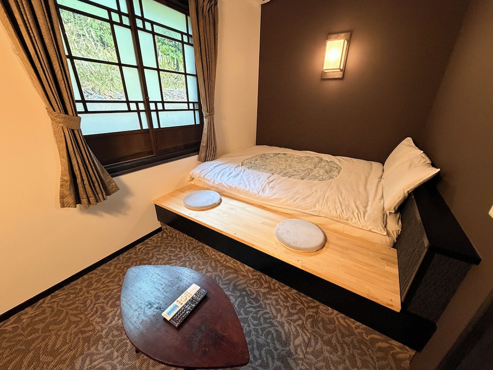 スタンダード ダブルルーム 禁煙 客室2 | 大正由布の花