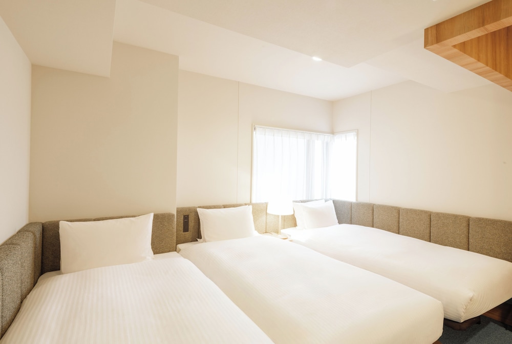 スーペリア トリプルルーム 客室5 | ホテル アマネク 浅草桜橋