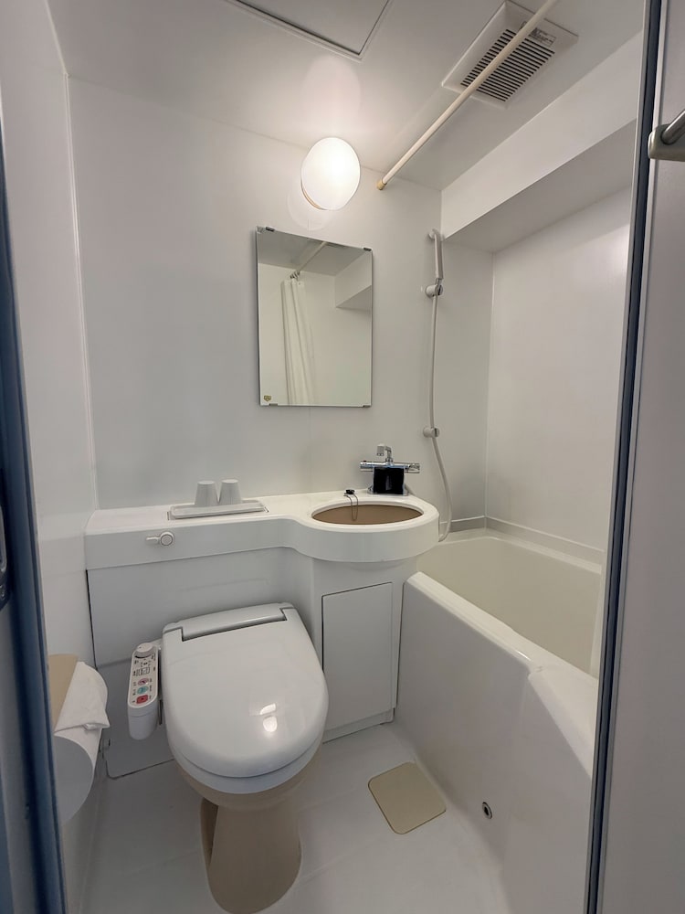 スタンダード ダブルルーム バスルーム0 | ホテル アマネク 浅草桜橋