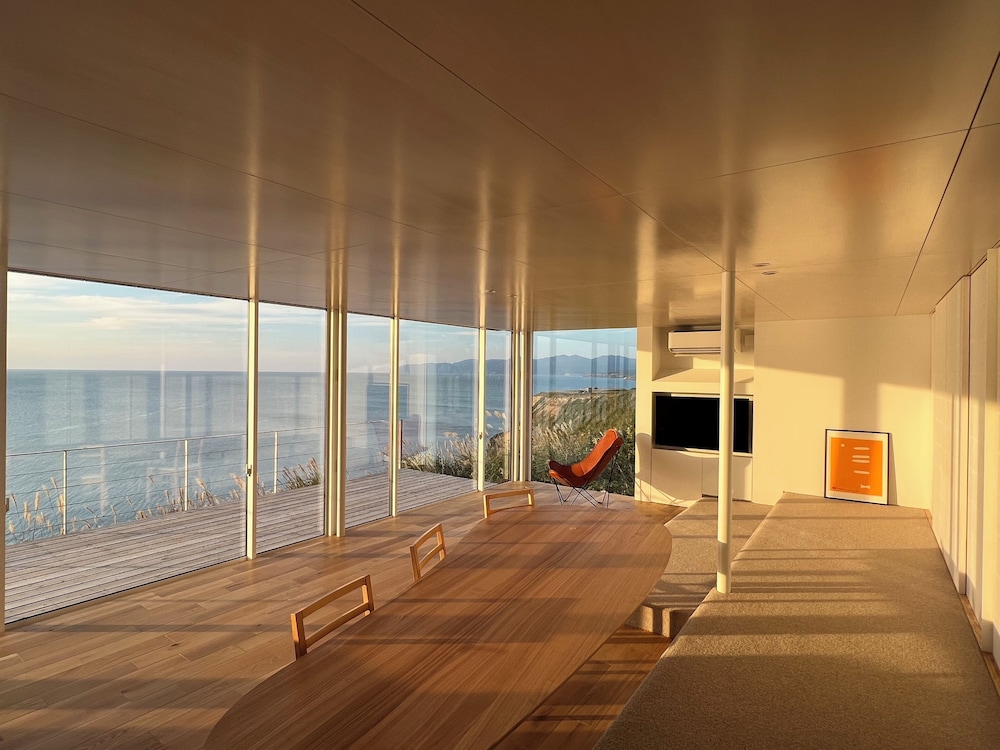 ベーシック ヴィラ オーシャンビュー リビング エリア4 | Cliff House MORAI