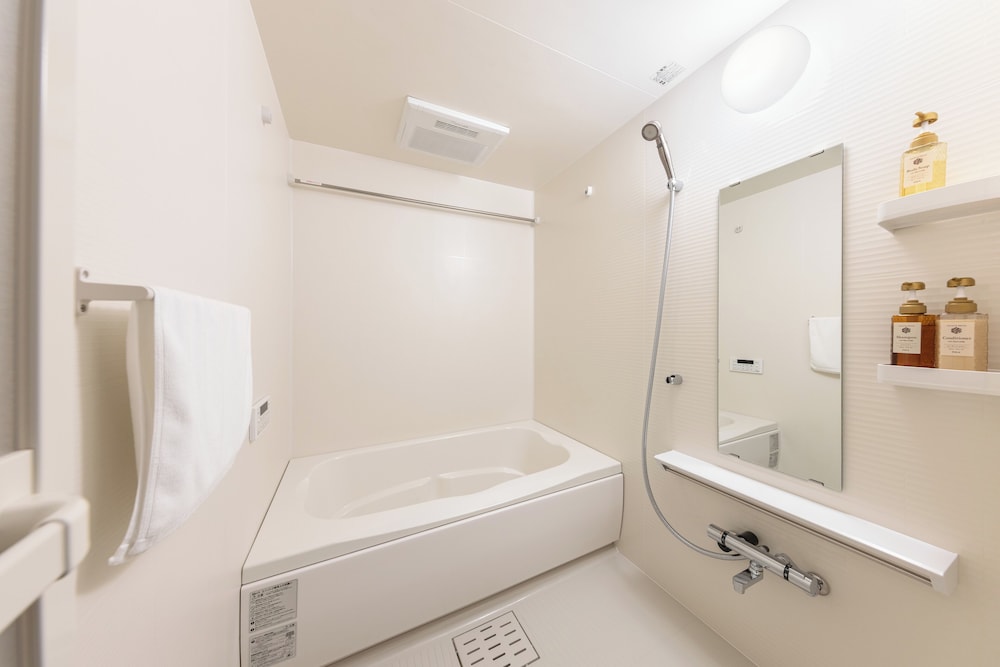 ファミリー スイート 禁煙 (901) バスルーム1 | Living like Hotel 博多駅南