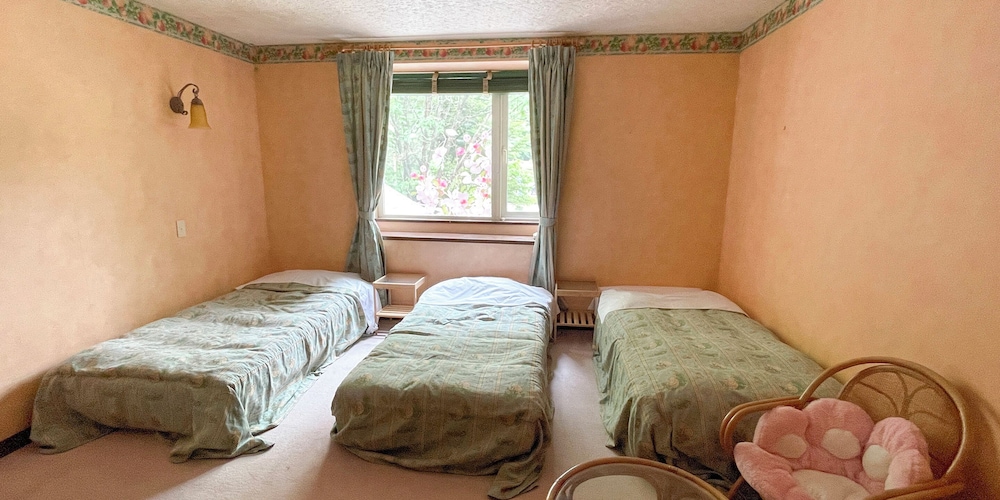 ベーシック トリプルルーム | ペンション バルミー