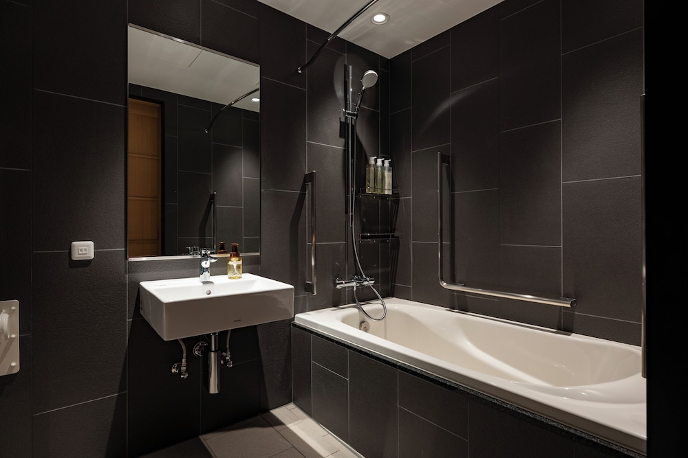 スタンダード ツインルーム ユニバーサルルーム 禁煙 31㎡ バスルーム2 | yugen kyoto shijo