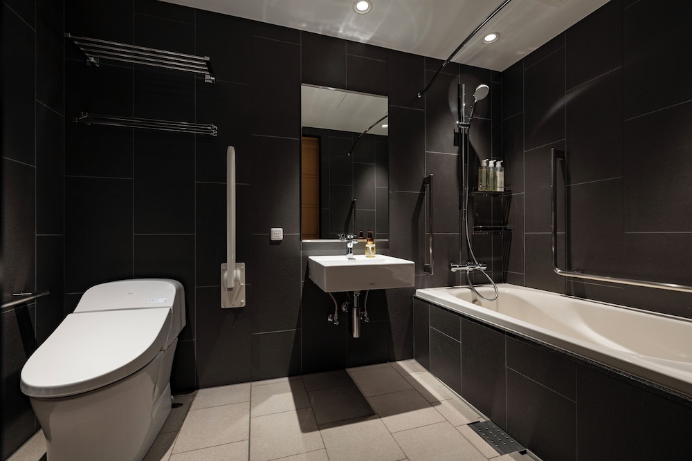 スタンダード ツインルーム ユニバーサルルーム 禁煙 31㎡ バスルーム1 | yugen kyoto shijo