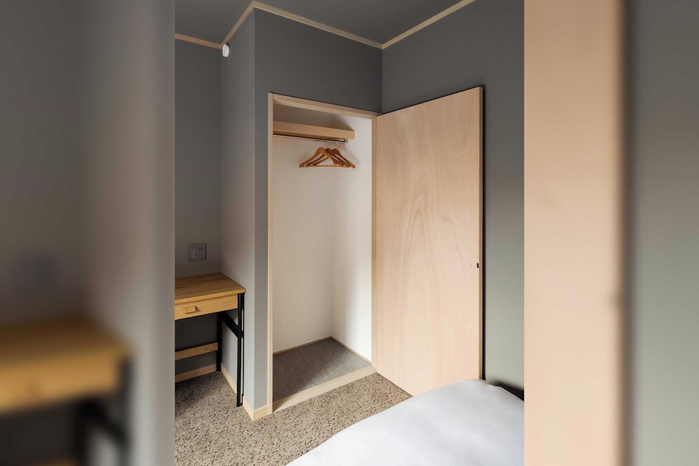 ワードローブ1 | Waren Bettei Machiya House