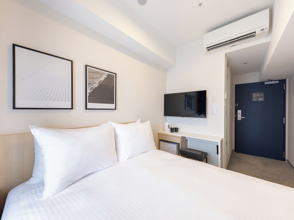 スタンダード ダブルルーム 禁煙 客室1 | BRACKETS HOTEL Osaka Hommachi