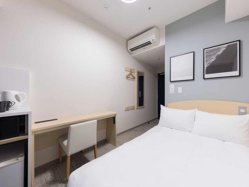 スタンダードセミダブル 禁煙 客室3 | BRACKETS HOTEL Osaka Hommachi