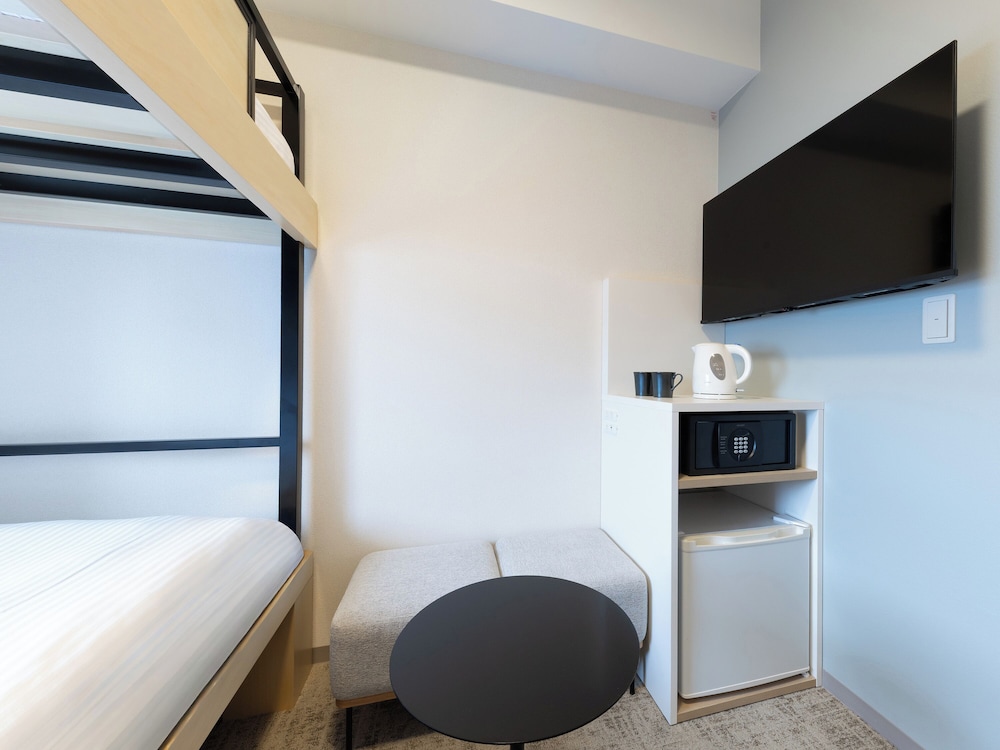 スタンダードツイン (ロフトベッド) 禁煙 客室1 | BRACKETS HOTEL Osaka Hommachi
