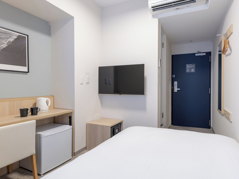 スタンダードセミダブル 禁煙 客室1 | BRACKETS HOTEL Osaka Hommachi