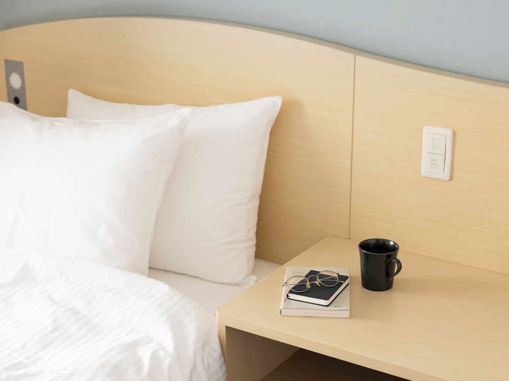 スタンダード ダブルルーム 禁煙 客室の設備とサービス1 | BRACKETS HOTEL Osaka Hommachi
