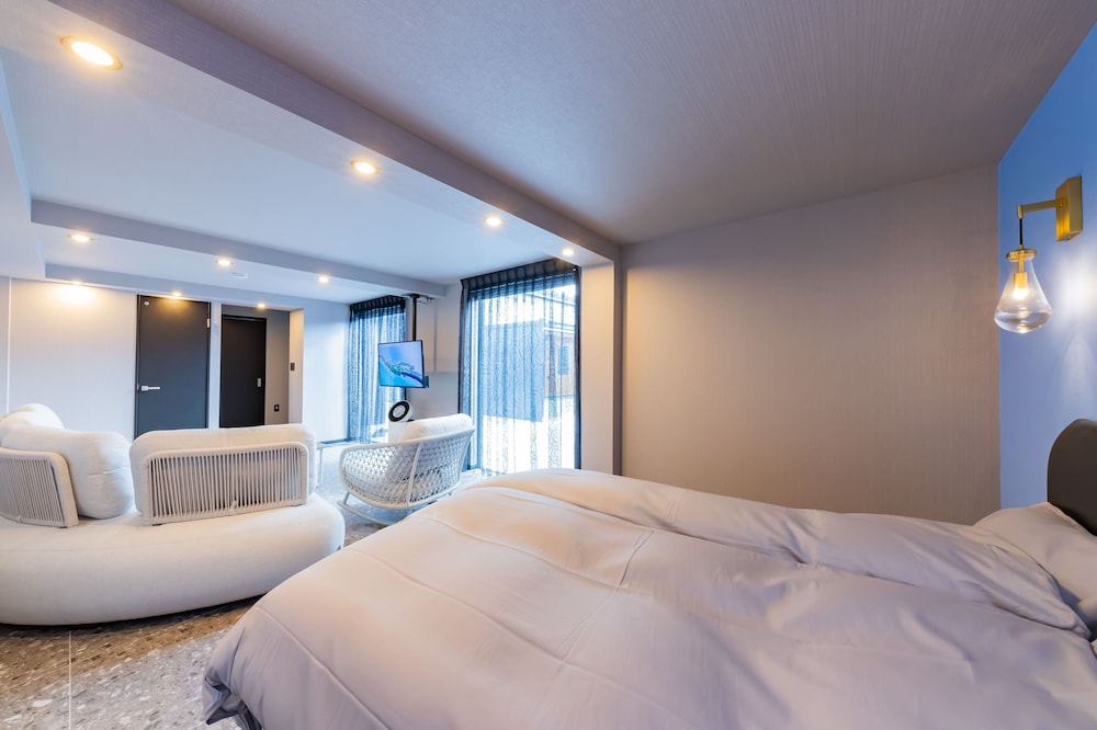 客室1 | awaJ Beach Club
