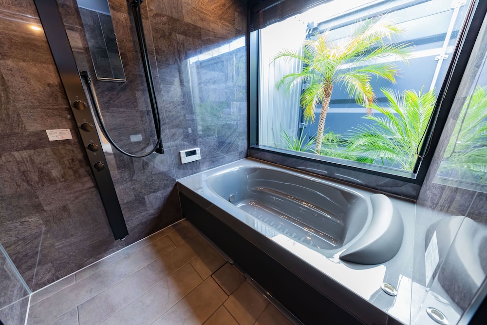 デラックス ヴィラ パティオ 客室3 | awaJ Beach Club