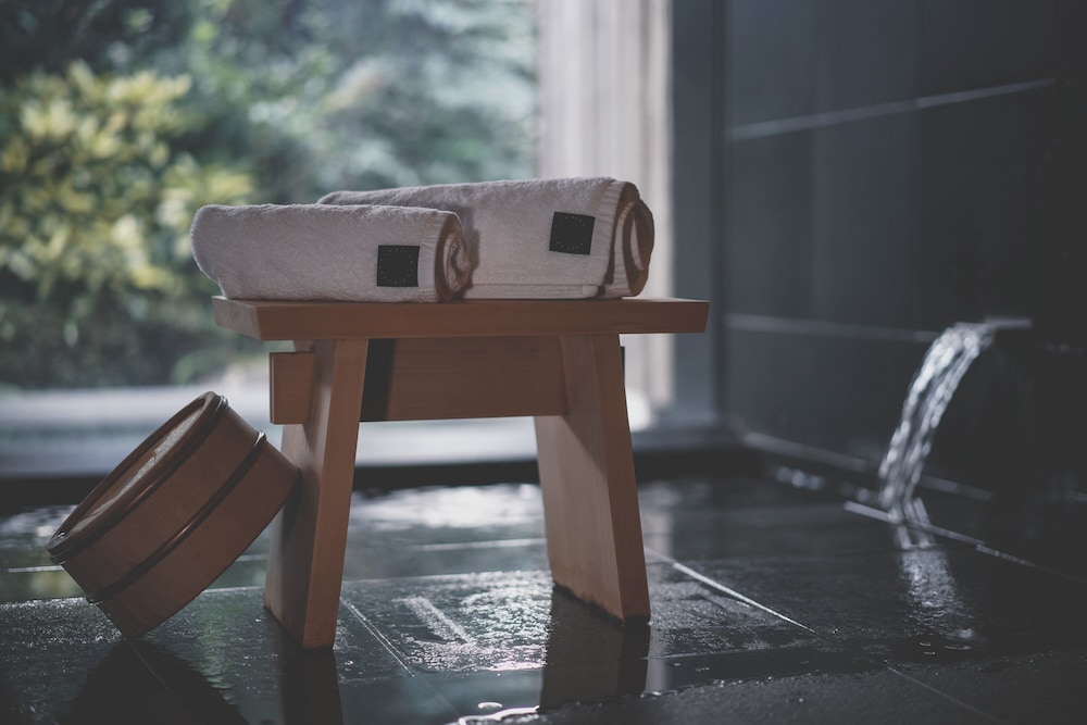 トラディショナル ハウス 2 ベッドルーム パティオ ガーデンビュー 客室の設備とサービス1 | COMICO ART HOUSE YUFUIN