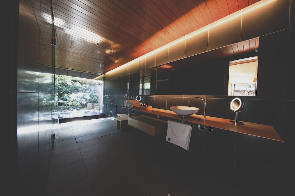 トラディショナル ハウス 2 ベッドルーム パティオ ガーデンビュー バスルーム2 | COMICO ART HOUSE YUFUIN