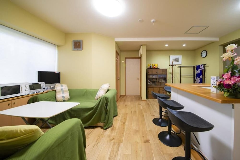 ルーム リビング エリア0 | 宿坊心泉