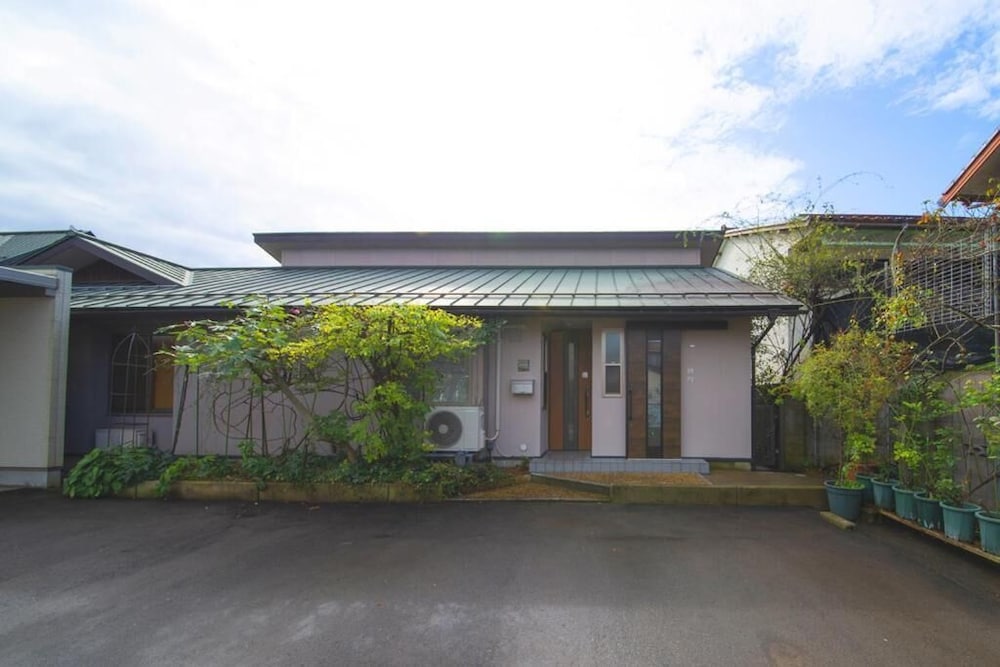 施設の正面1 | 宿坊心泉 施設の正面1 | 宿坊心泉