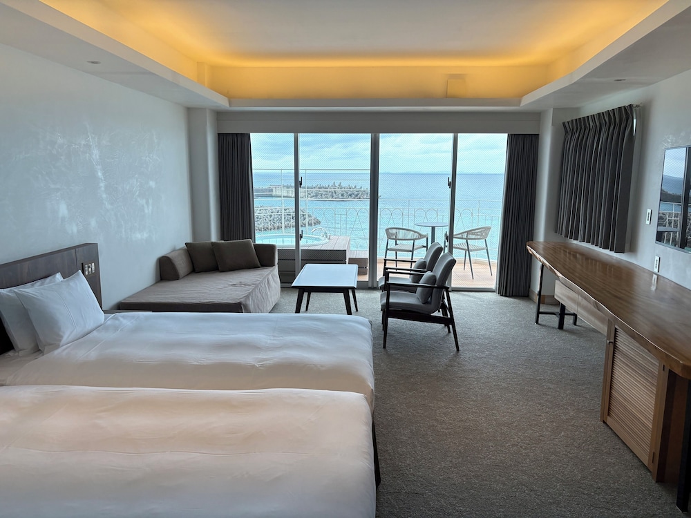 ジュニアスイート 45平米/バルコニー ジャグジー キッチン付 禁煙 | Anse Yomitan Toya