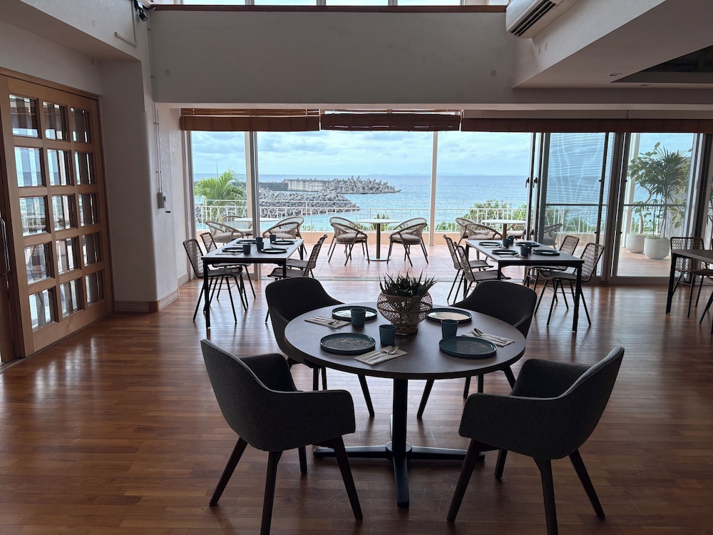 レストラン1 | Anse Yomitan Toya