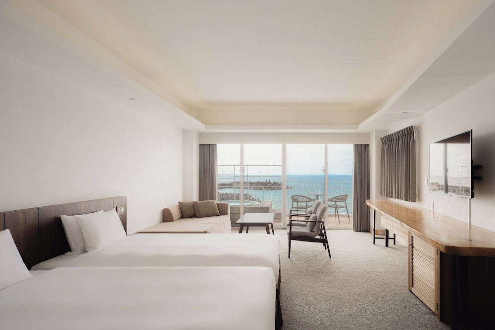 オーシャンツイン 40平米/バルコニー 屋外ジャグジー付 禁煙 客室1 | Anse Yomitan Toya