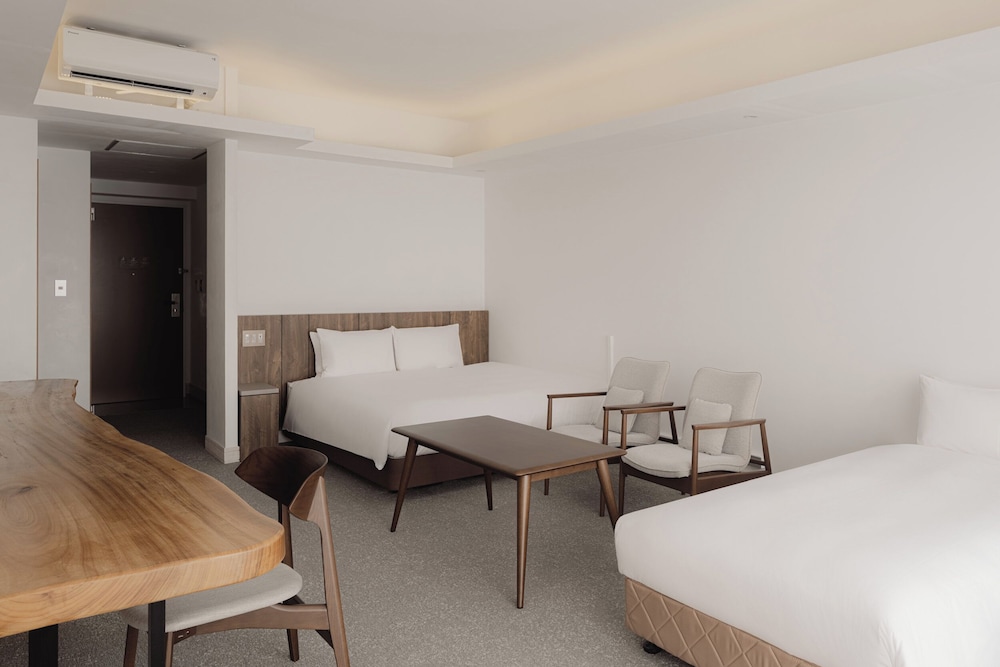 オーシャンキング 40平米/バルコニー 屋外ジャグジー付 禁煙 客室2 | Anse Yomitan Toya