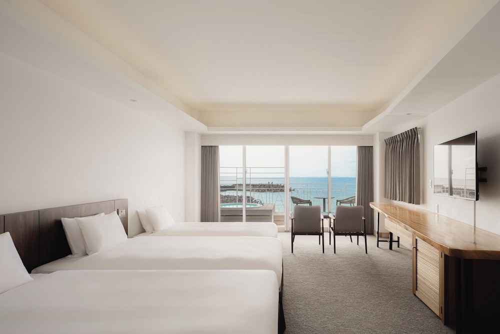 オーシャンツイン 40平米/バルコニー 屋外ジャグジー付 禁煙 | Anse Yomitan Toya