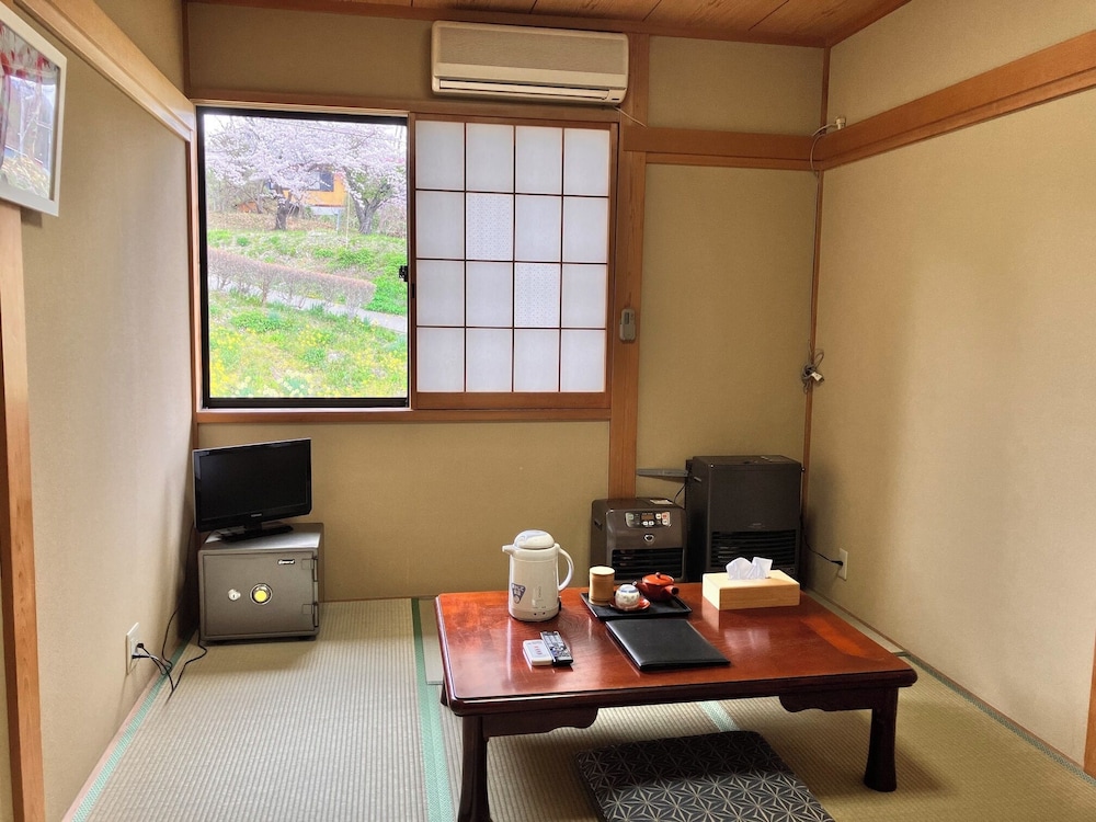 ベーシック ツインルーム マウンテンビュー | 幡谷温泉ささの湯
