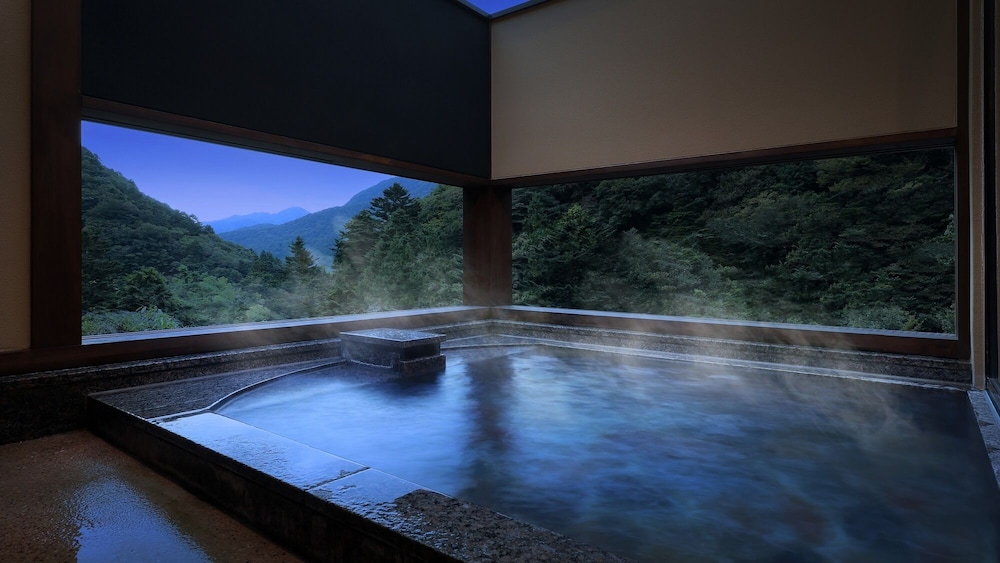 デラックス スイート バスルーム1 | 四万温泉 鹿覗きの湯つるや