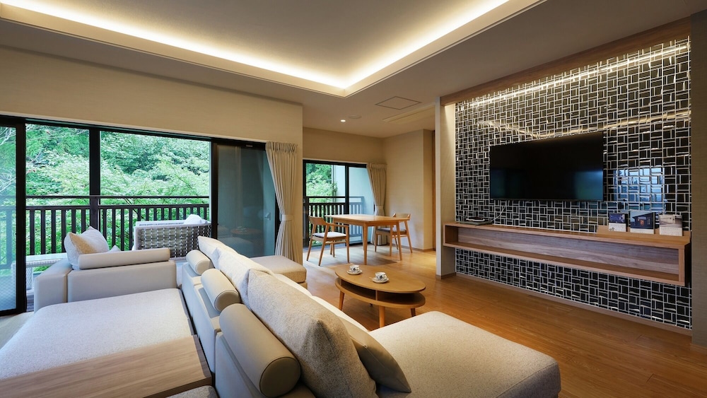 デラックス ルーム 客室0 | 四万温泉 鹿覗きの湯つるや