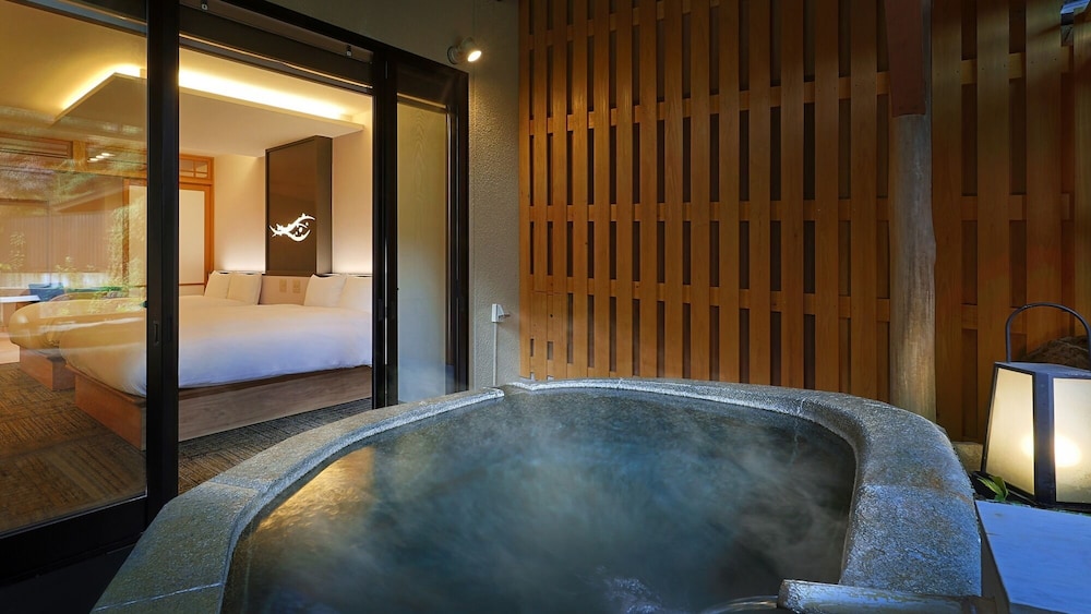 ベーシック スイート バスルーム1 | 四万温泉 鹿覗きの湯つるや