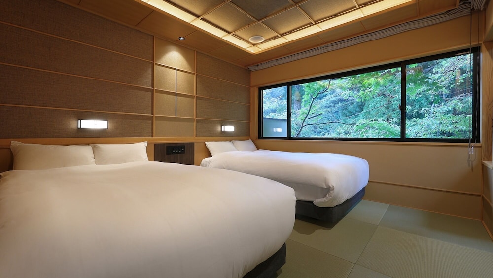 デラックス スイート 客室2 | 四万温泉 鹿覗きの湯つるや