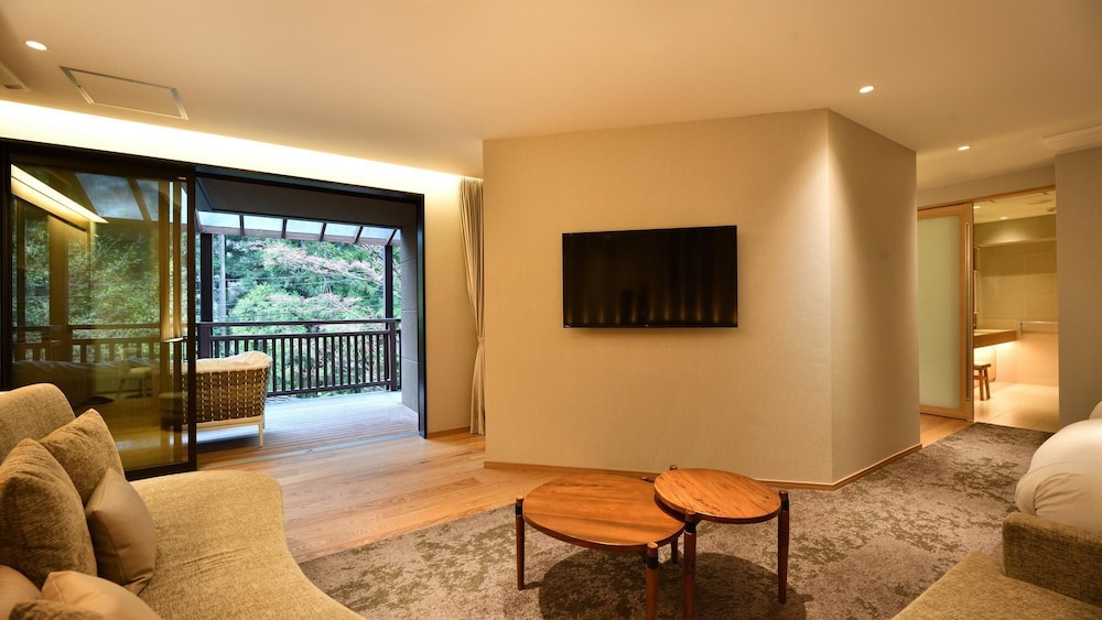 デザイン ルーム 客室1 | 四万温泉 鹿覗きの湯つるや