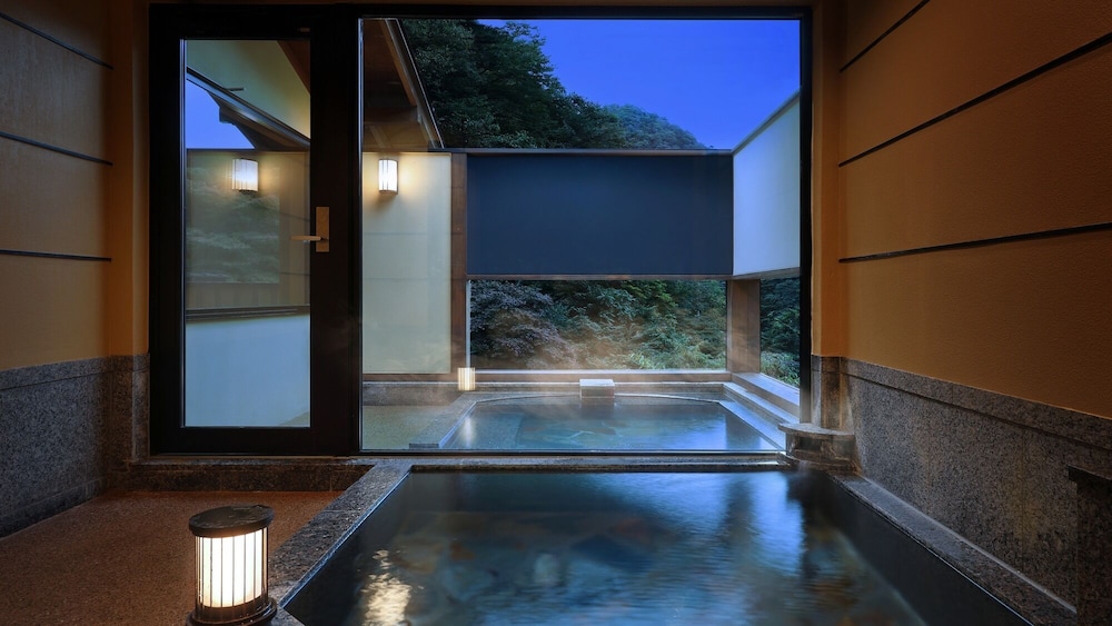 デラックス スイート | 四万温泉 鹿覗きの湯つるや