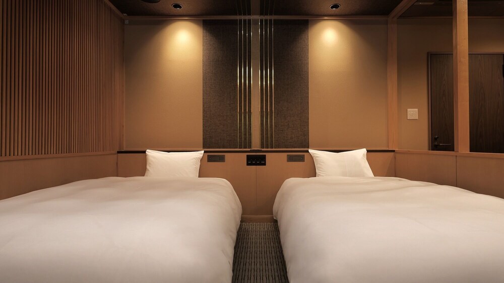 ベーシック ダブルルーム 客室1 | 四万温泉 鹿覗きの湯つるや