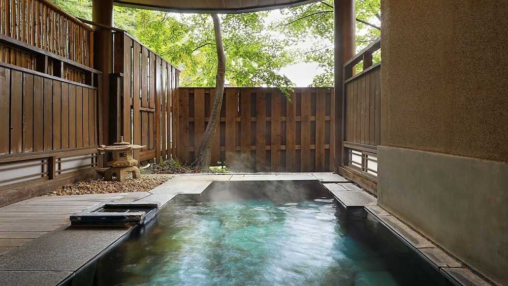 クラシック ルーム | 四万温泉 鹿覗きの湯つるや