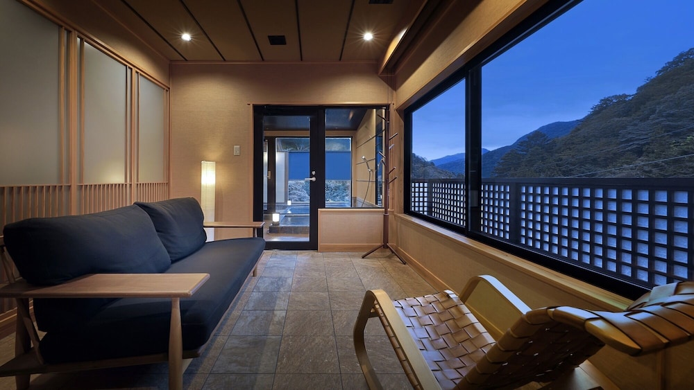 デラックス スイート 客室0 | 四万温泉 鹿覗きの湯つるや