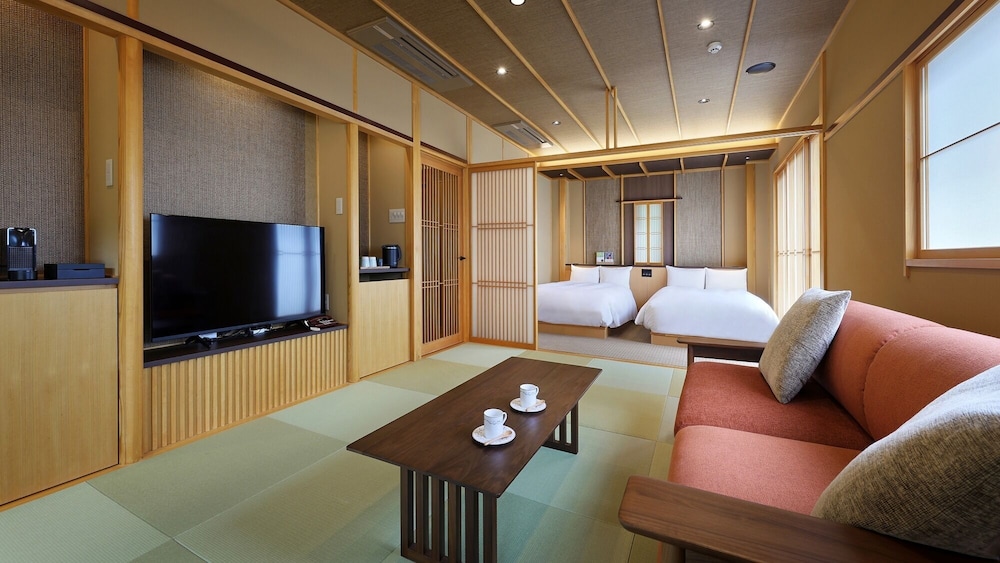 客室1 | 四万温泉 鹿覗きの湯つるや