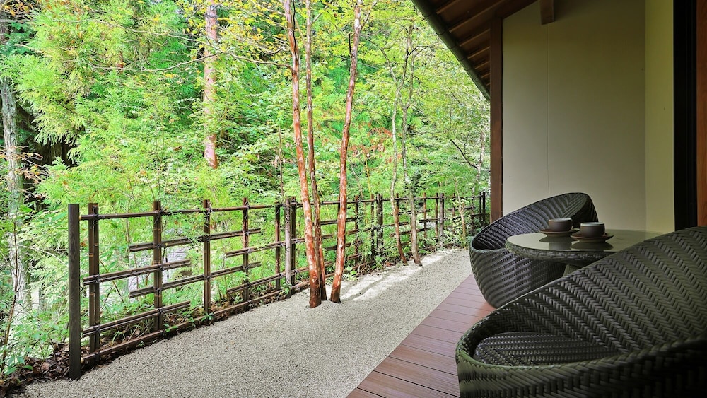 デラックス スイート バルコニーからの眺望0 | 四万温泉 鹿覗きの湯つるや