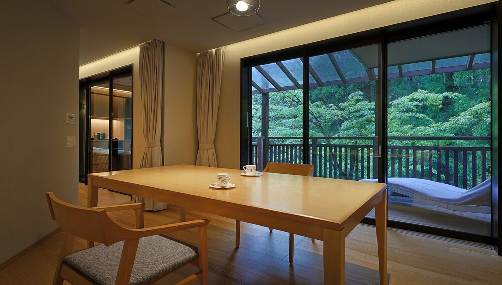 デザイン ルーム 客室2 | 四万温泉 鹿覗きの湯つるや