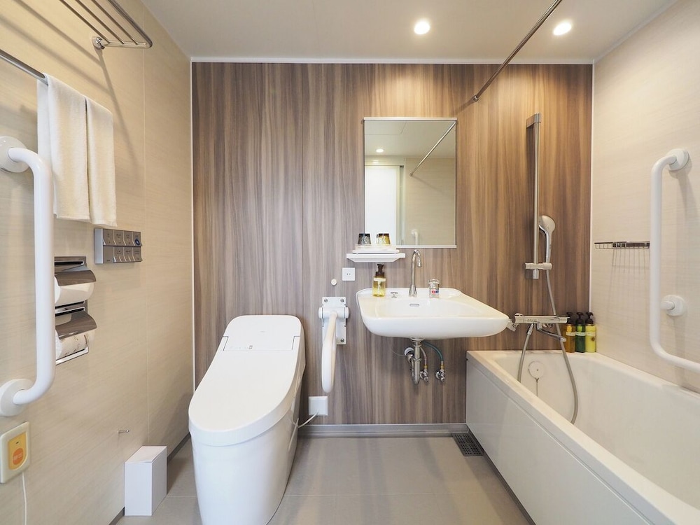 ユニバーサルダブル 洗濯機・電子レンジ付き 禁煙 バスルーム0 | たびのホテル石狩