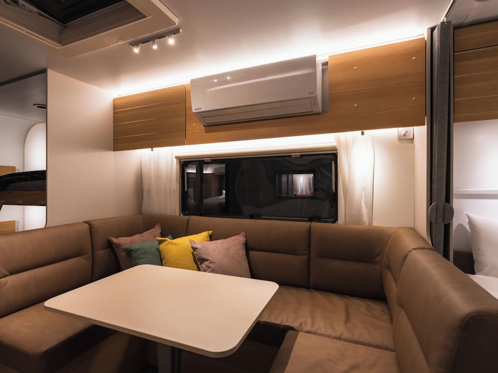 ラグジュアリー ダブルルーム シービュー 客室4 | アクアイグニス淡路島 Trailer Park