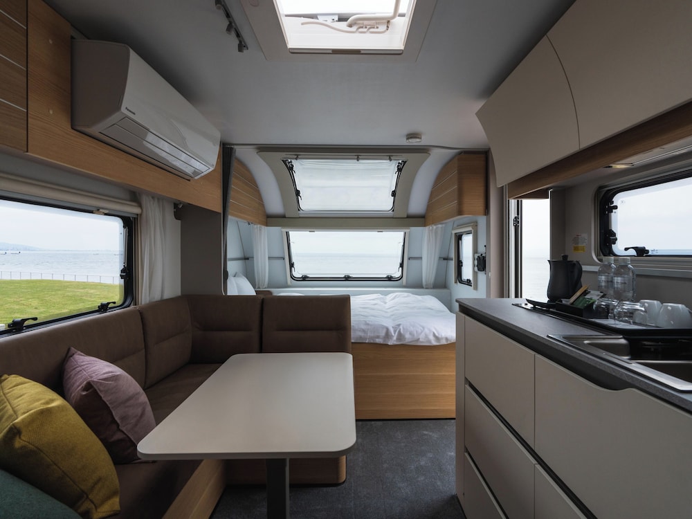 ラグジュアリー ダブルルーム シービュー | アクアイグニス淡路島 Trailer Park