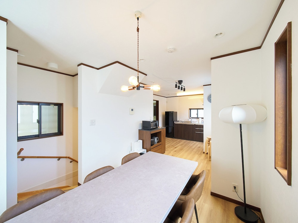 ハウス 4 ベッドルーム 禁煙 キッチン 客室内のダイニングエリア2 | The Prime TOKYO SKYTREE