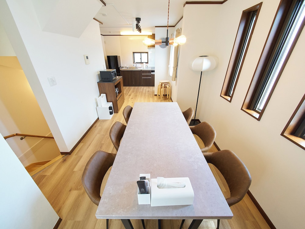ハウス 4 ベッドルーム 禁煙 キッチン 客室内のダイニングエリア4 | The Prime TOKYO SKYTREE