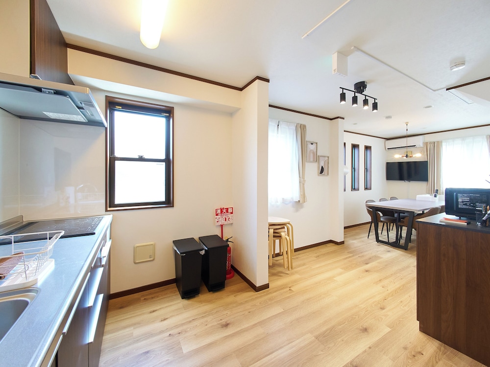 ハウス 4 ベッドルーム 禁煙 キッチン 客室内のダイニングエリア10 | The Prime TOKYO SKYTREE