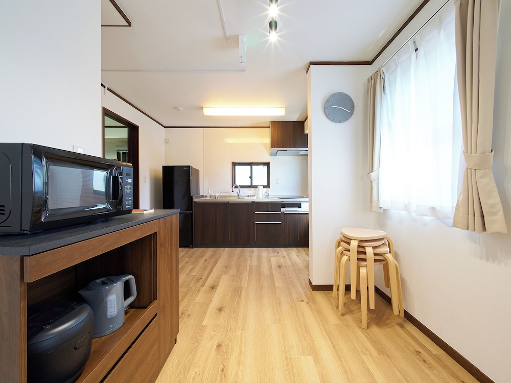 ハウス 4 ベッドルーム 禁煙 キッチン 客室内のダイニングエリア1 | The Prime TOKYO SKYTREE