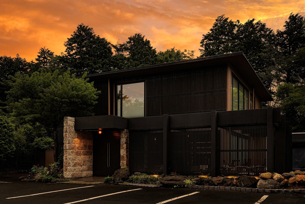 施設の正面1 | 箱根ひばり乃