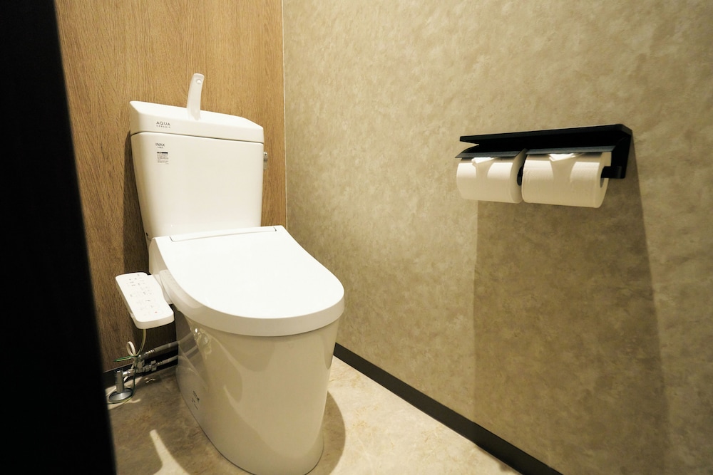 デラックス ルーム バスルーム1 | トモリ ゲストハウス