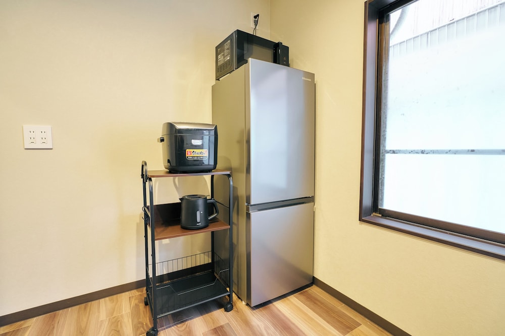 スイート 専用キッチン1 | トモリ ゲストハウス