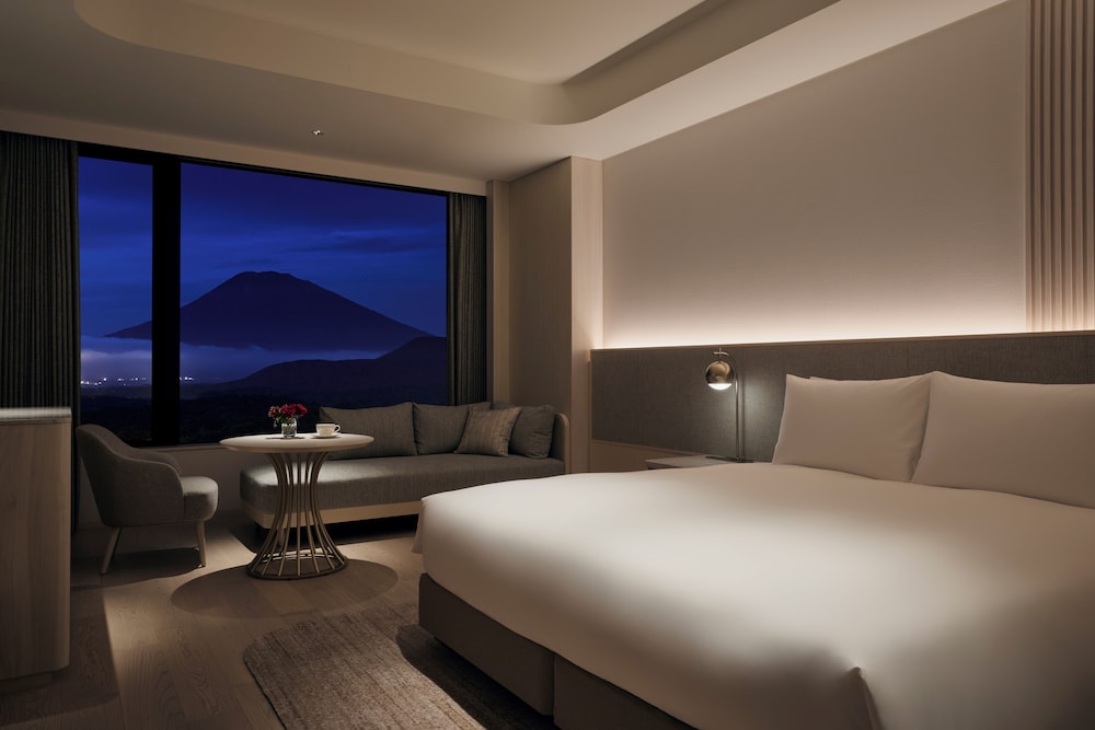 プレミアム ルーム キングベッド 1 台 マウンテンビュー 客室1 | シャレー アイビー ワイス