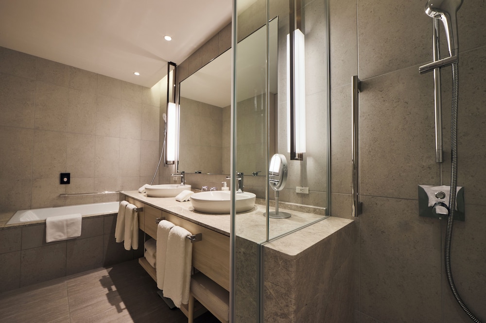 スイート キングベッド 1 台 (Corner Suite, Weiss Mountain View) バスルーム0 | シャレー アイビー ワイス